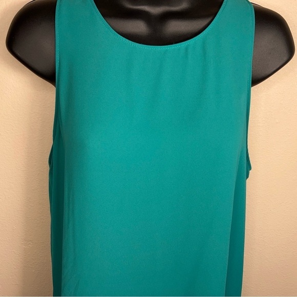 SMALL LUSH GREEN SLEEVELESS BLOUSE LIGHTWEIGHT VIBRANT ROUND NECKLINE - Picture 5 of 11